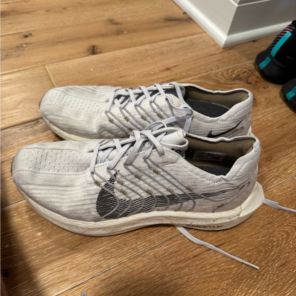 Nike Gray Mesh Athletic Shoes for Running